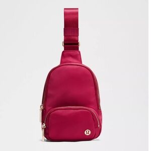 ✨NWT✨ Lululemon: Everywhere Sling Bag Small